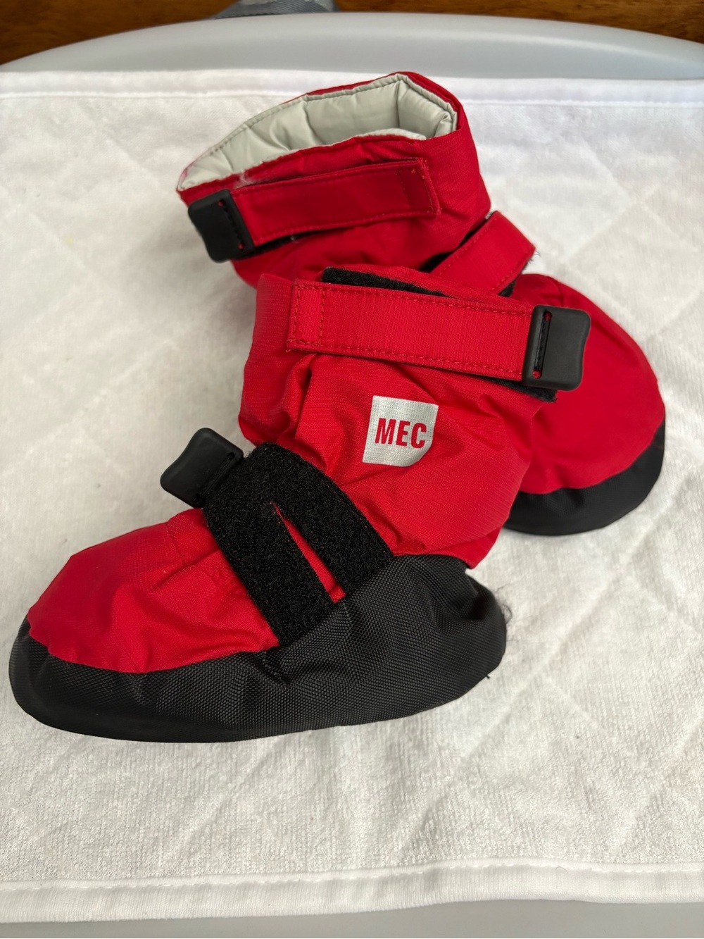 MEC Toddler Red Insulated Snow Bootie - Easy-On Straps